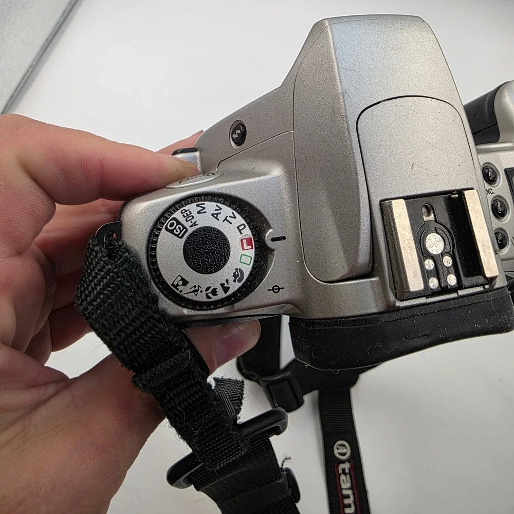 Canon EOS Rebel 2000 35mm Film SLR Camera Body Silver Black with Tamrac Strap L4